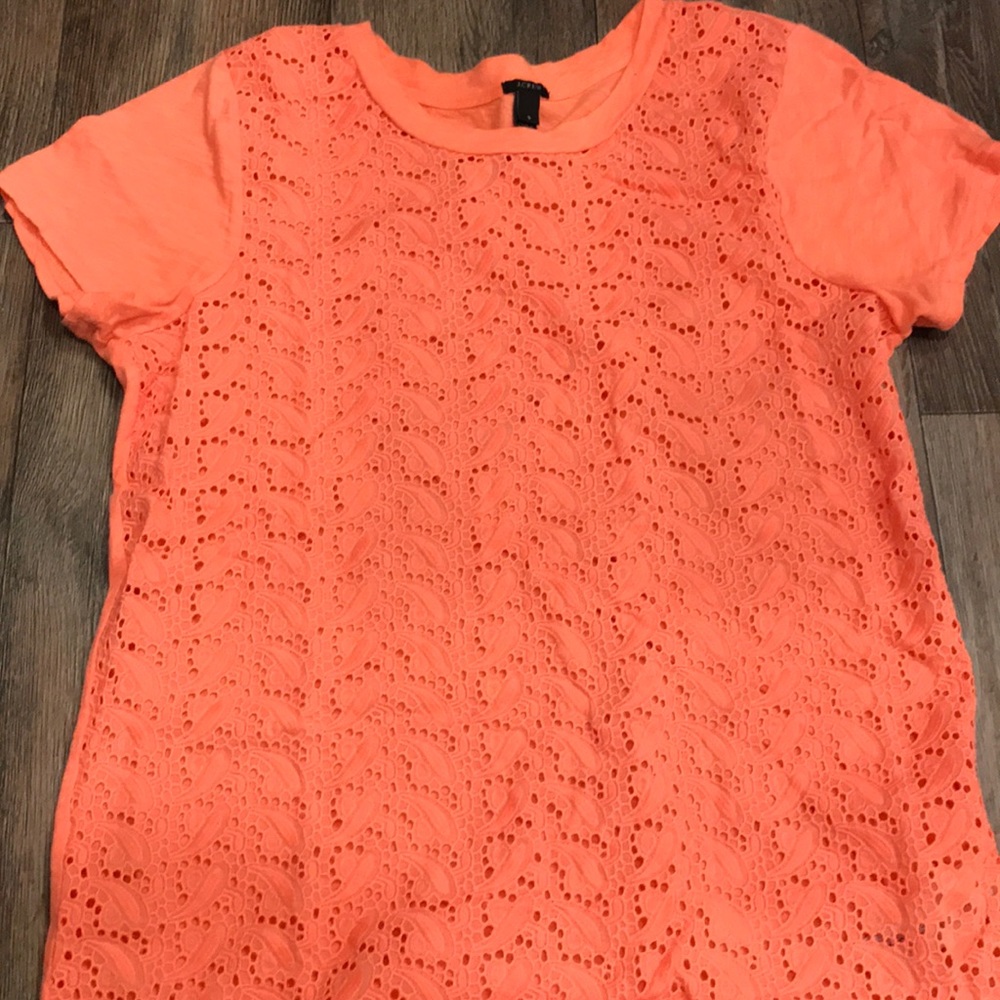 Peach colored women’s J. Crew tee.